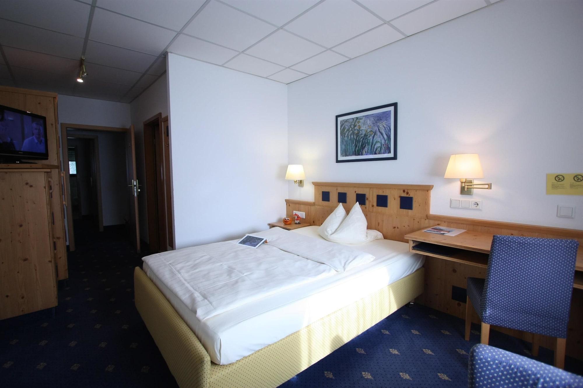Zum Loewen Отель 4*